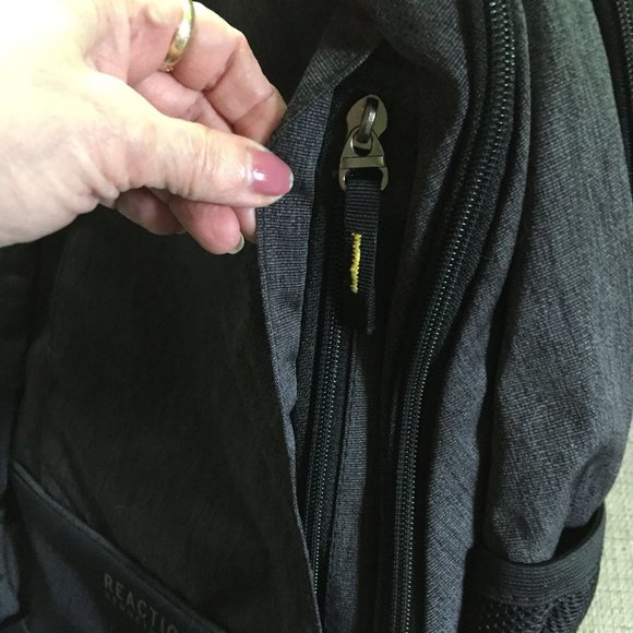 Kenneth Cole Reaction Backpack Interdigital - Picture 9 of 11